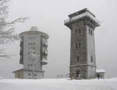Obě Čerchovské věže v&nbsp;zimě